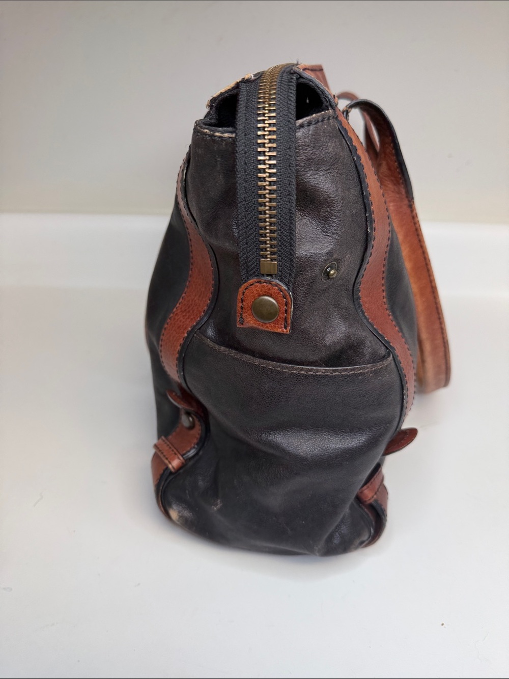 Fossil Black & Brown Leather Tote Bag Large Distressed Turnlock Western Style - Picture 4 of 7